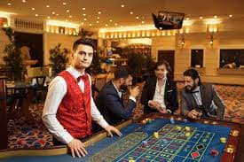 Detailed Paito Harian table showing Dragon Tiger, Sic Bo, and roulette results with timestamps